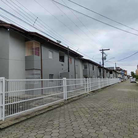 Apartamento Ubatuba - Praia Grande - 200M Da Praia 外观 照片
